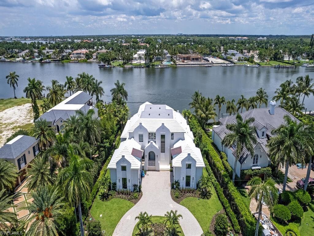 625 Kings Town DR NAPLES, FL 34102