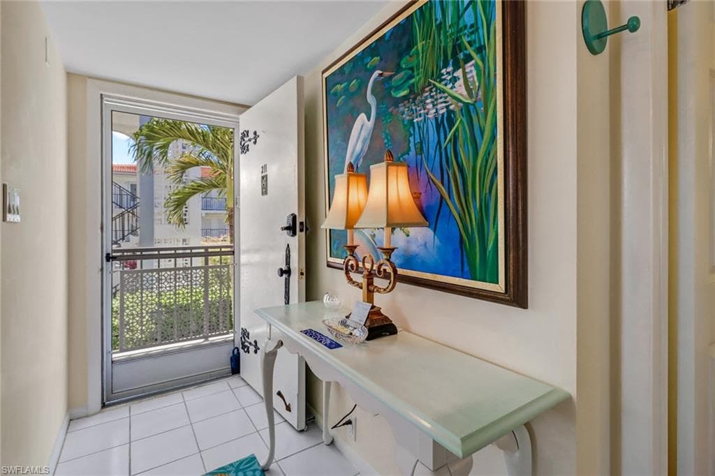 5 High Point CIR W 211 NAPLES, FL 34103