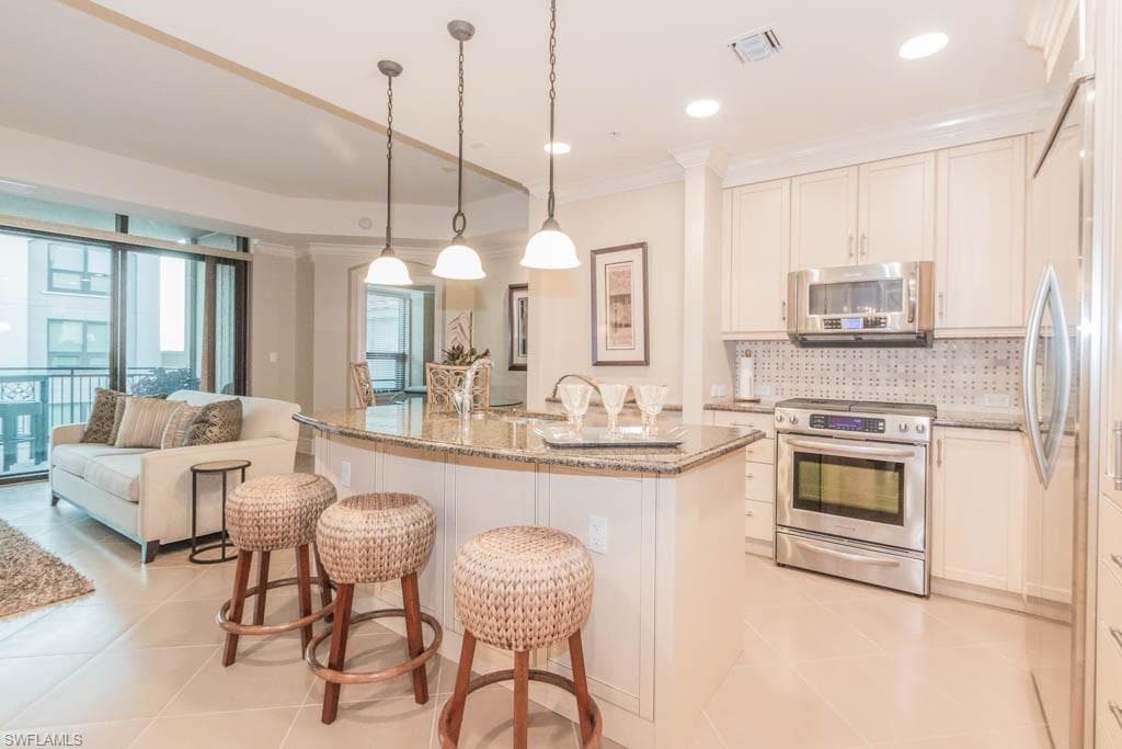 9123 Strada PL 7401 NAPLES, FL 34108