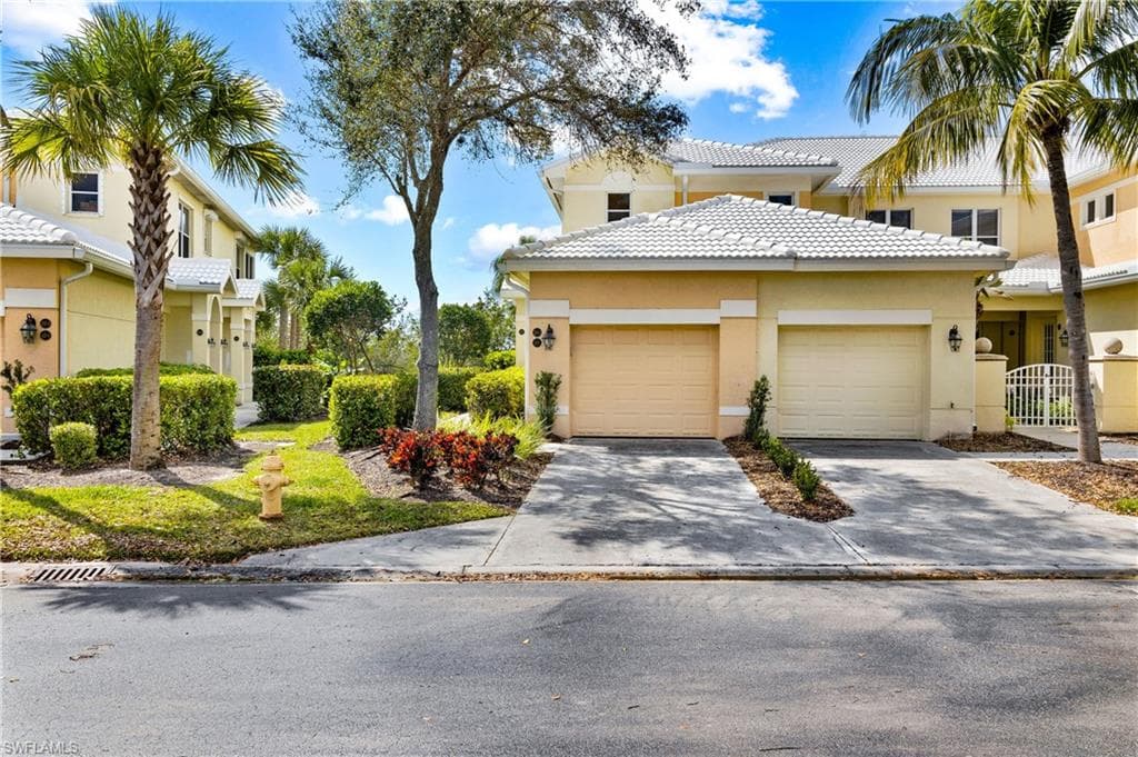 4705 Hawks Nest WAY F-201 NAPLES, FL 34114
