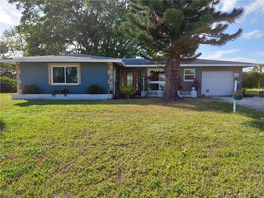 4004 Country Club BLVD CAPE CORAL, FL 33904