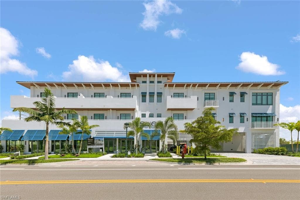 101 8th ST S 208 NAPLES, FL 34102