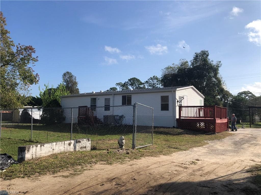 8065 Tolles DR NORTH FORT MYERS, FL 33917