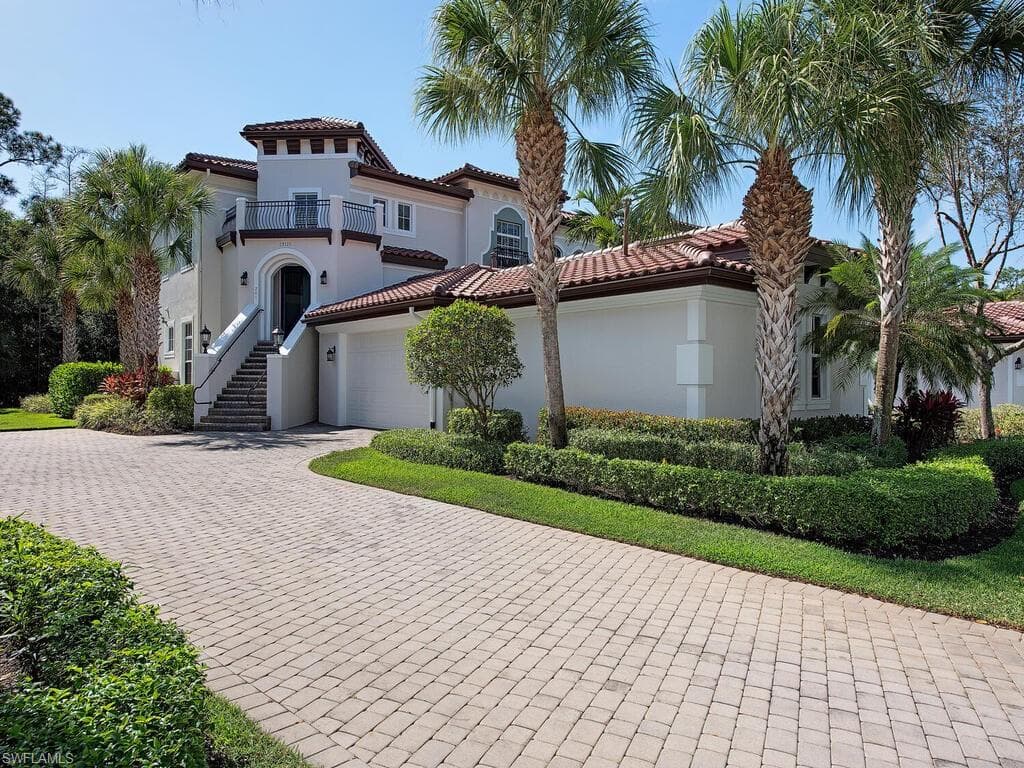 28520 Calabria CT 201 NAPLES, FL 34110