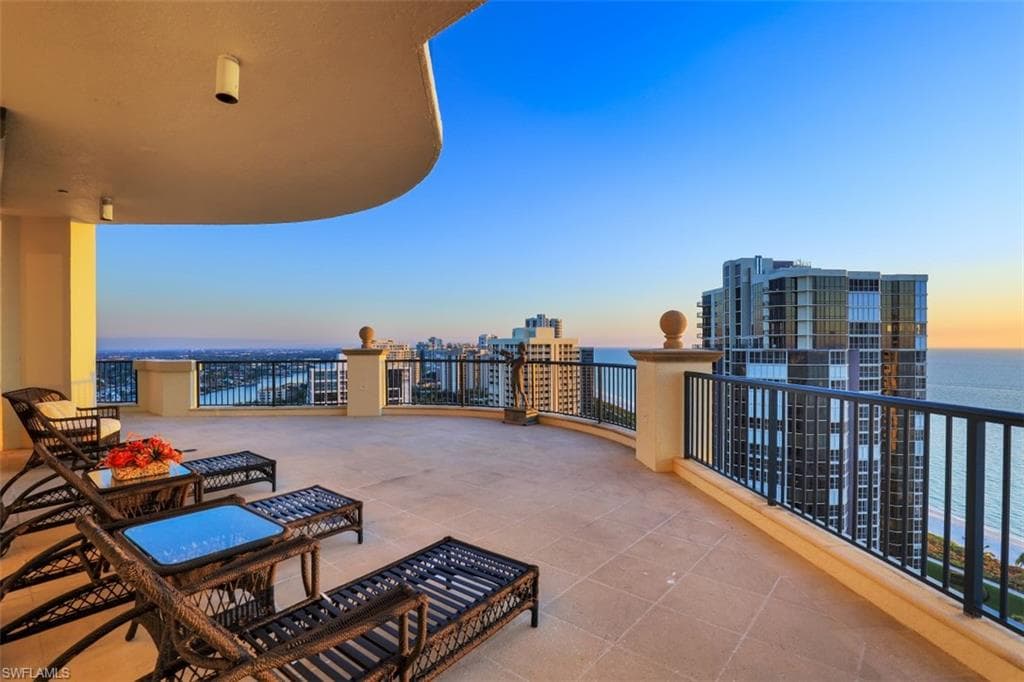 81 Seagate DR PH20 NAPLES, FL 34103