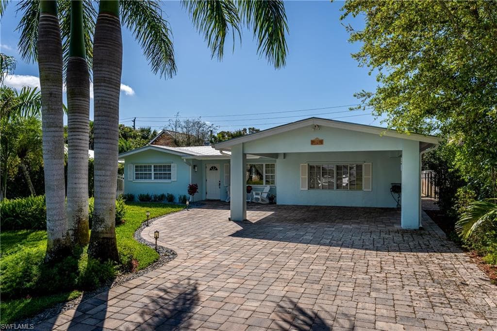 1300 Hilltop DR NAPLES, FL 34103