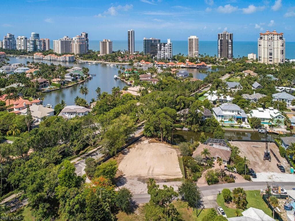 5037 Starfish AVE NAPLES, FL 34103