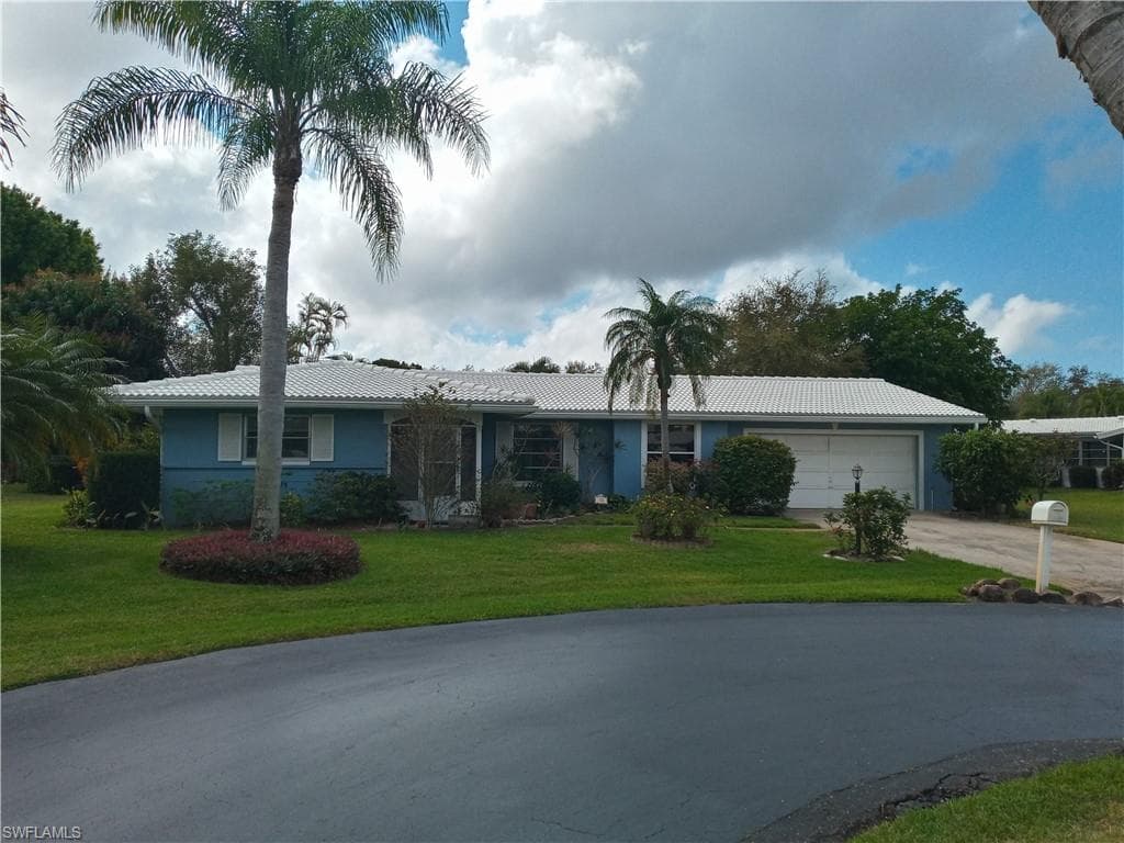 52 Hilo CT 52 NAPLES, FL 34112