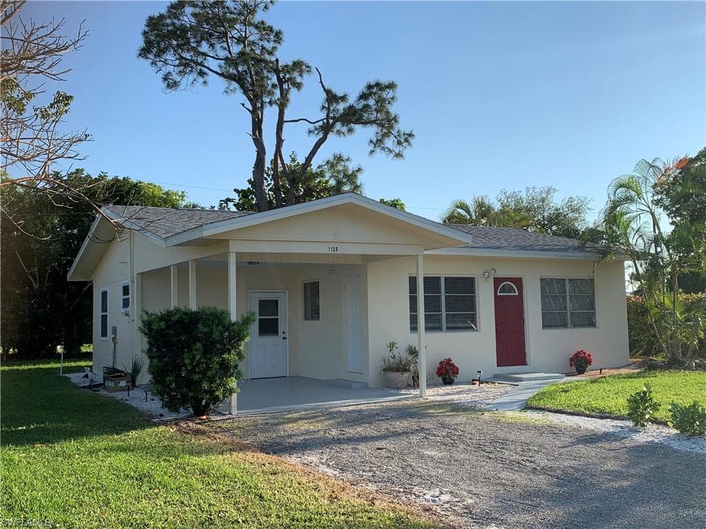 1120 Alhambra CIR S NAPLES, FL 34103
