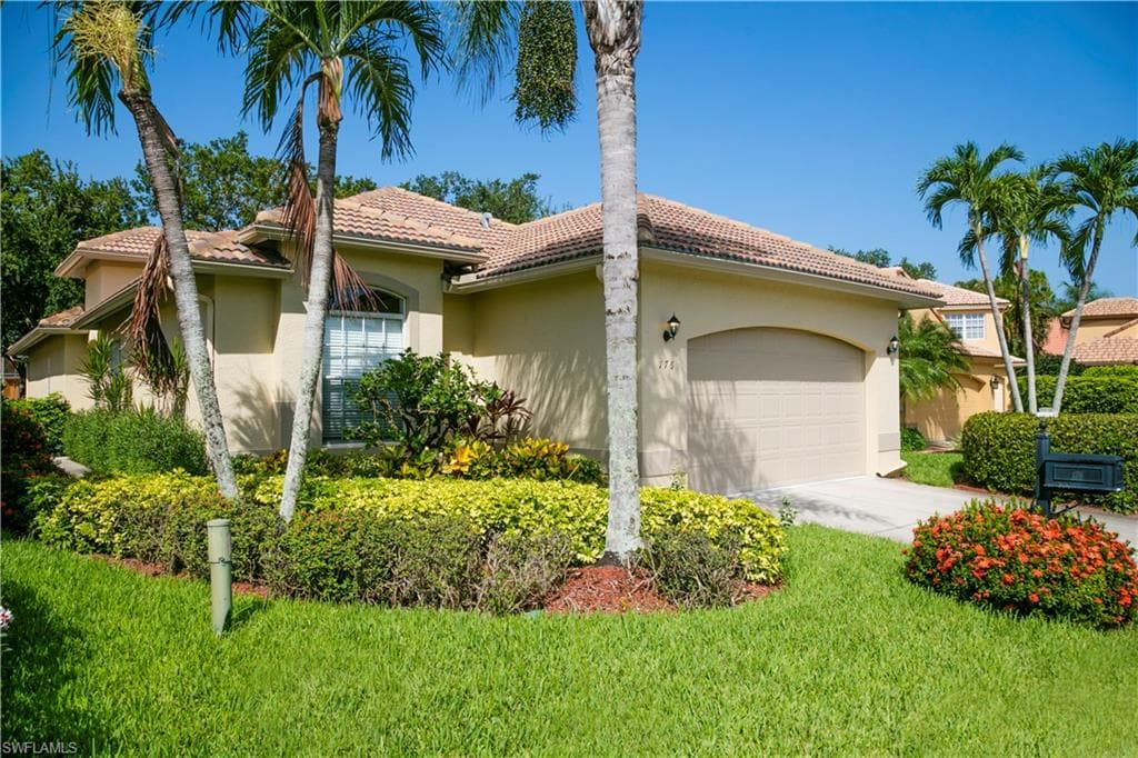 176 Vista LN NAPLES, FL 34119