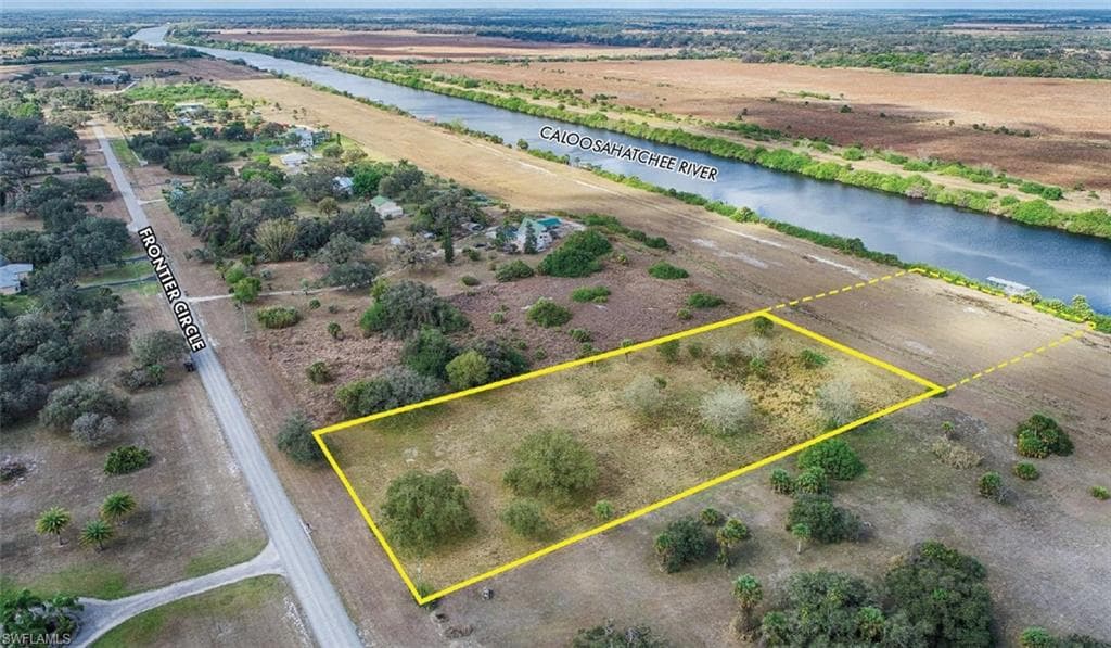 1589 Frontier CIR LABELLE, FL 33935