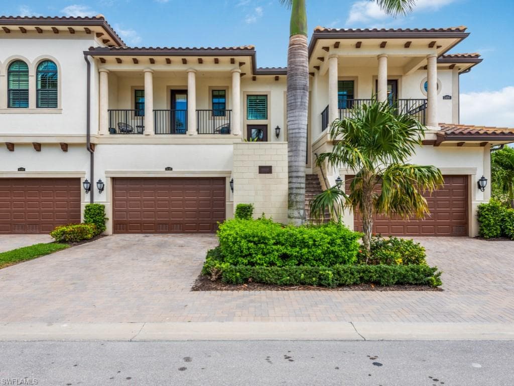 2496 Breakwater WAY 202 NAPLES, FL 34112