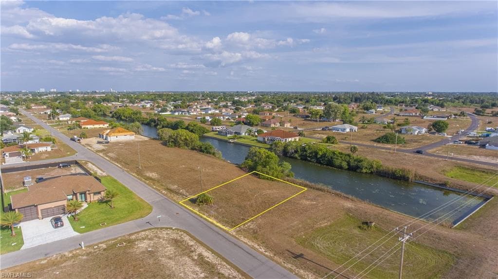 6 NE 6th ST CAPE CORAL, FL 33909