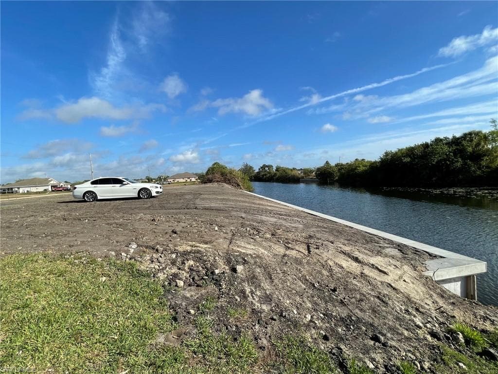 2733 NE 5th PL CAPE CORAL, FL 33909
