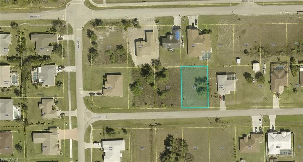 667 Manhattan ST E LEHIGH ACRES, FL 33974