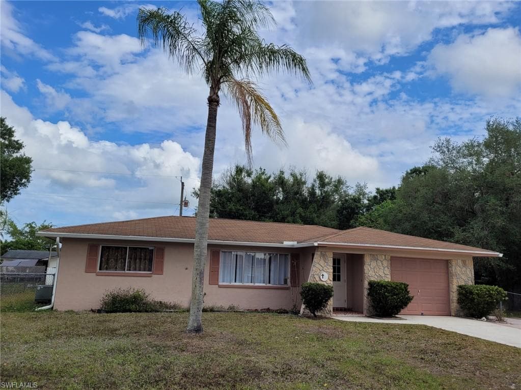 2216 Lotus RD FORT MYERS, FL 33905