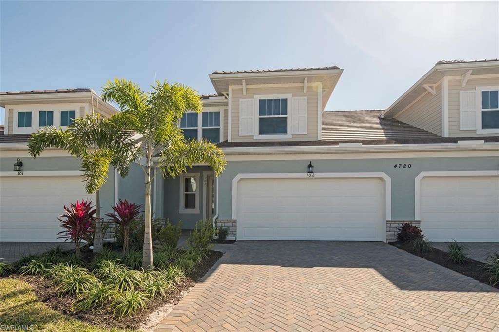 4704 ARBORETUM CIR 102 NAPLES, FL 34112
