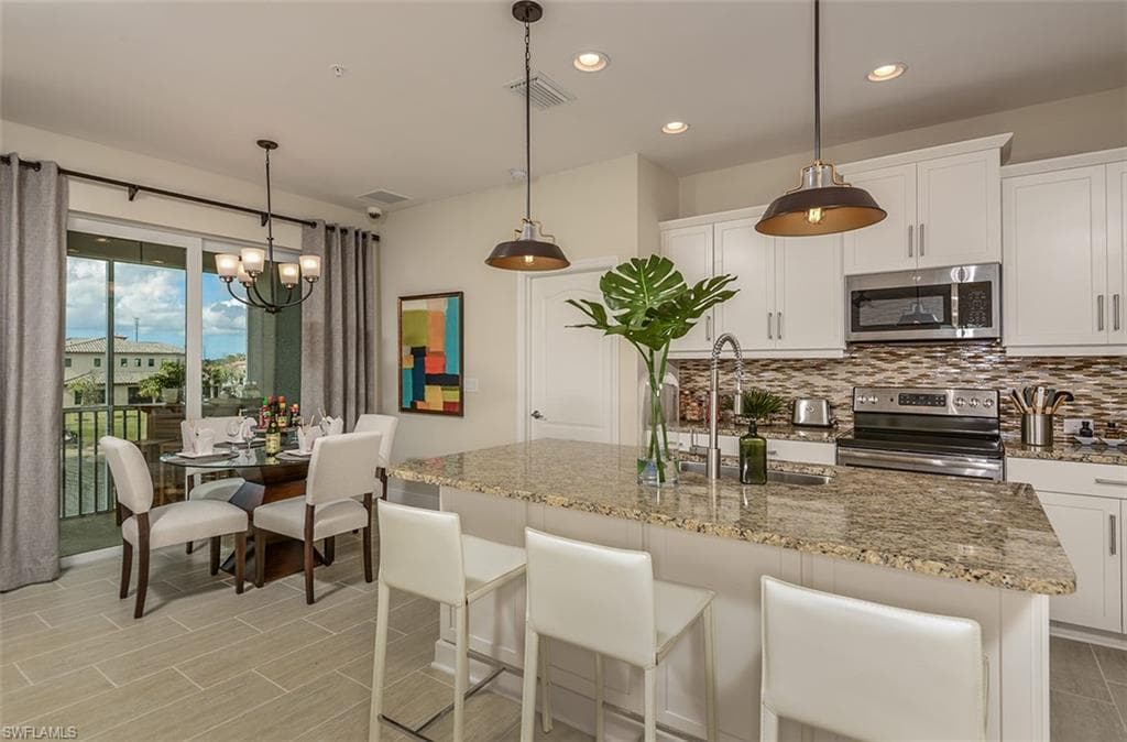 2281 Priory LN 1208 NAPLES, FL 34120