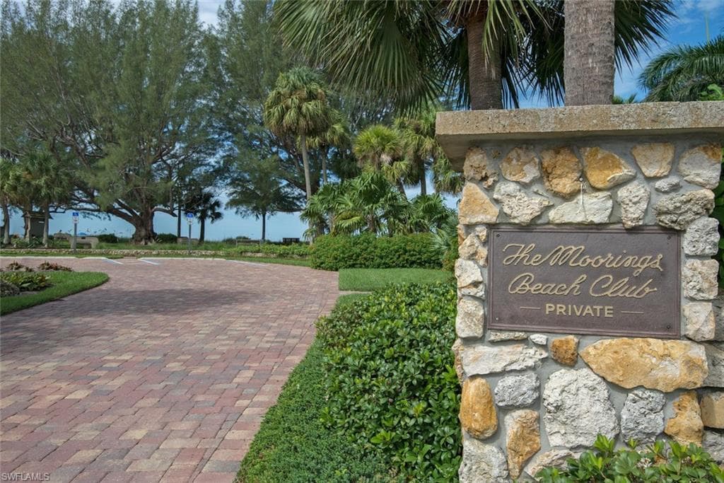 2001 Alamanda DR NAPLES, FL 34102