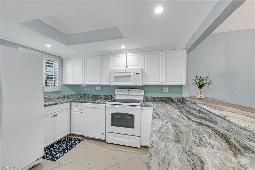 9 High Point CIR N 109 NAPLES, FL 34103