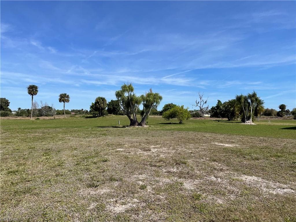 745 Mirror Lakes DR LEHIGH ACRES, FL 33974