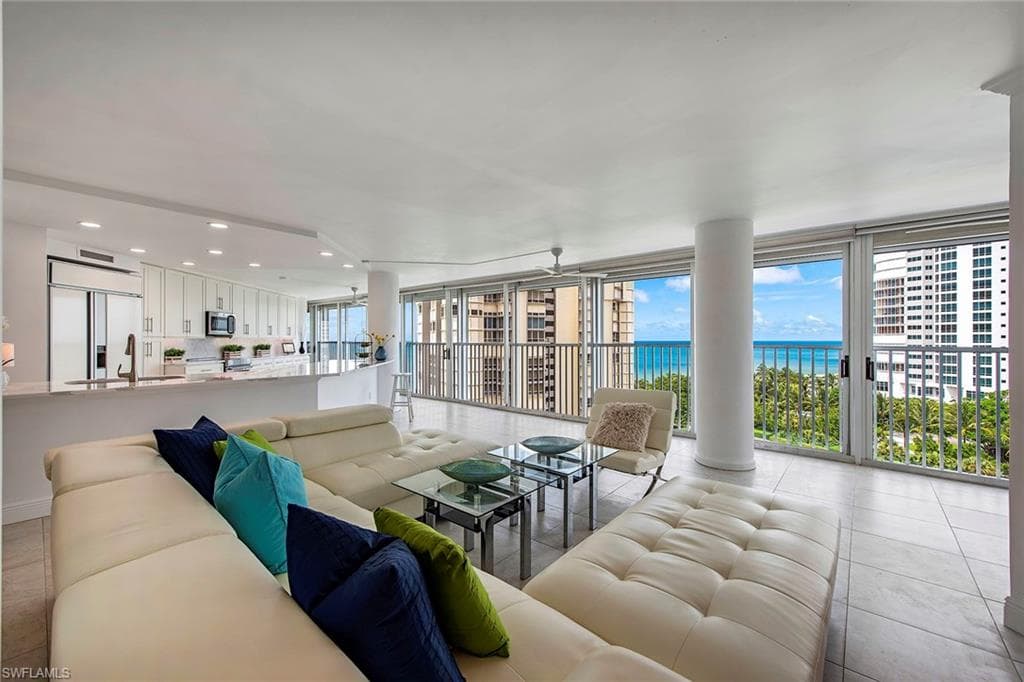 4041 Gulf Shore BLVD N 907 NAPLES, FL 34103