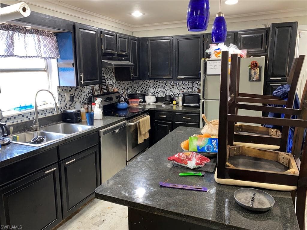 171 3rd ST NAPLES, FL 34113