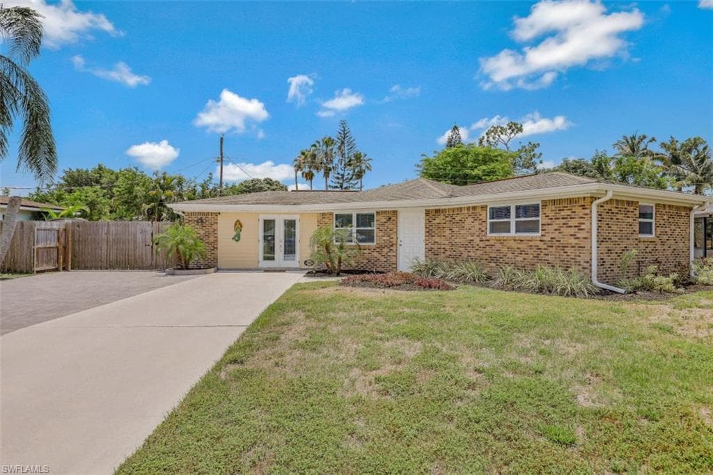 9792 Tonya CT BONITA SPRINGS, FL 34135