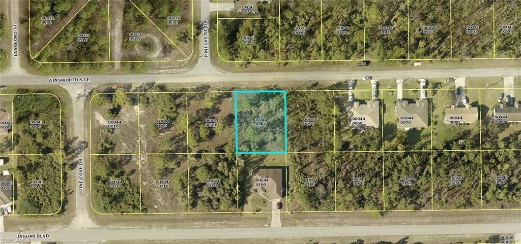 1060/1062 Ainsworth ST E LEHIGH ACRES, FL 33974