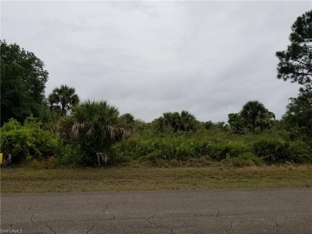410 Henry AVE LEHIGH ACRES, FL 33972