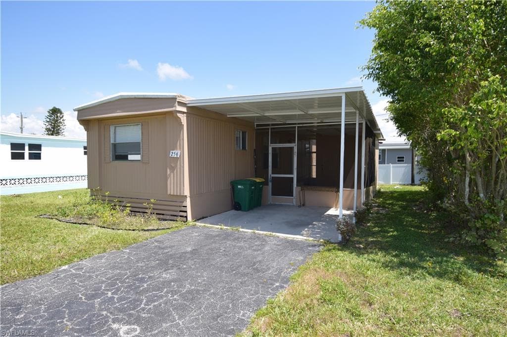 256 Cape Sable DR NAPLES, FL 34104