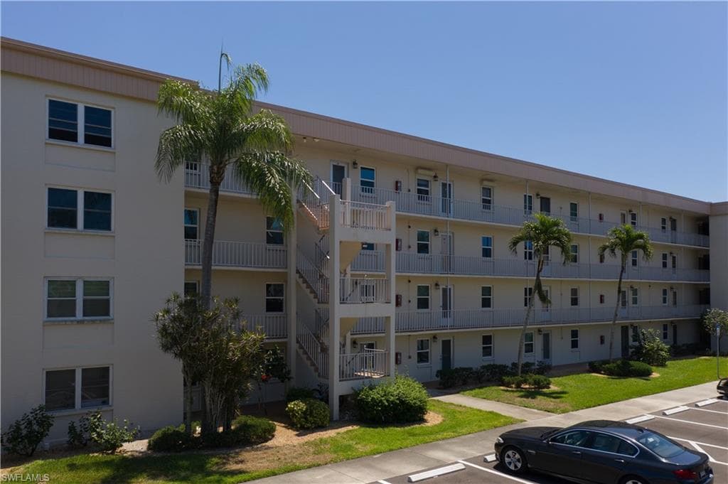 1580 Pine Valley DR 107 FORT MYERS, FL 33907