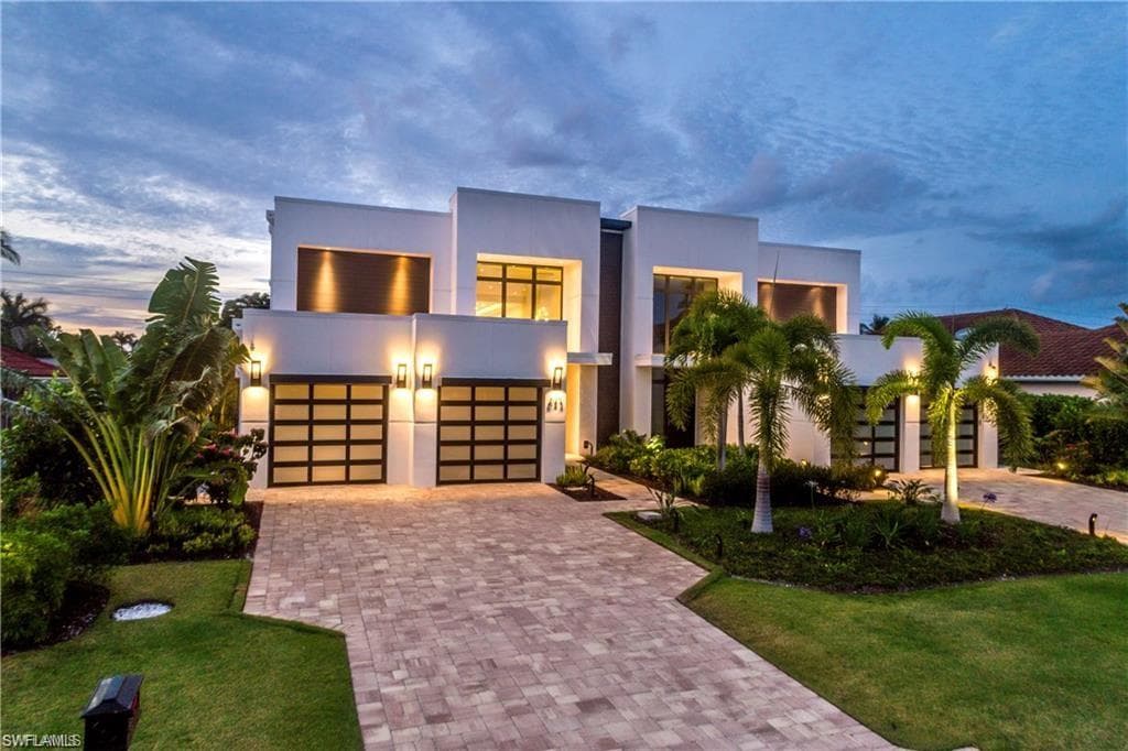 625 Fairway TER NAPLES, FL 34103