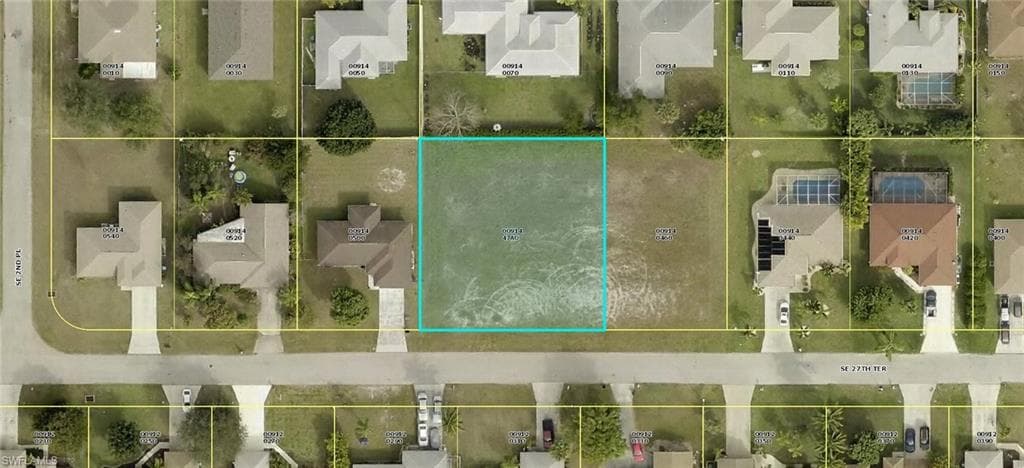 215 SE 27th TER CAPE CORAL, FL 33904
