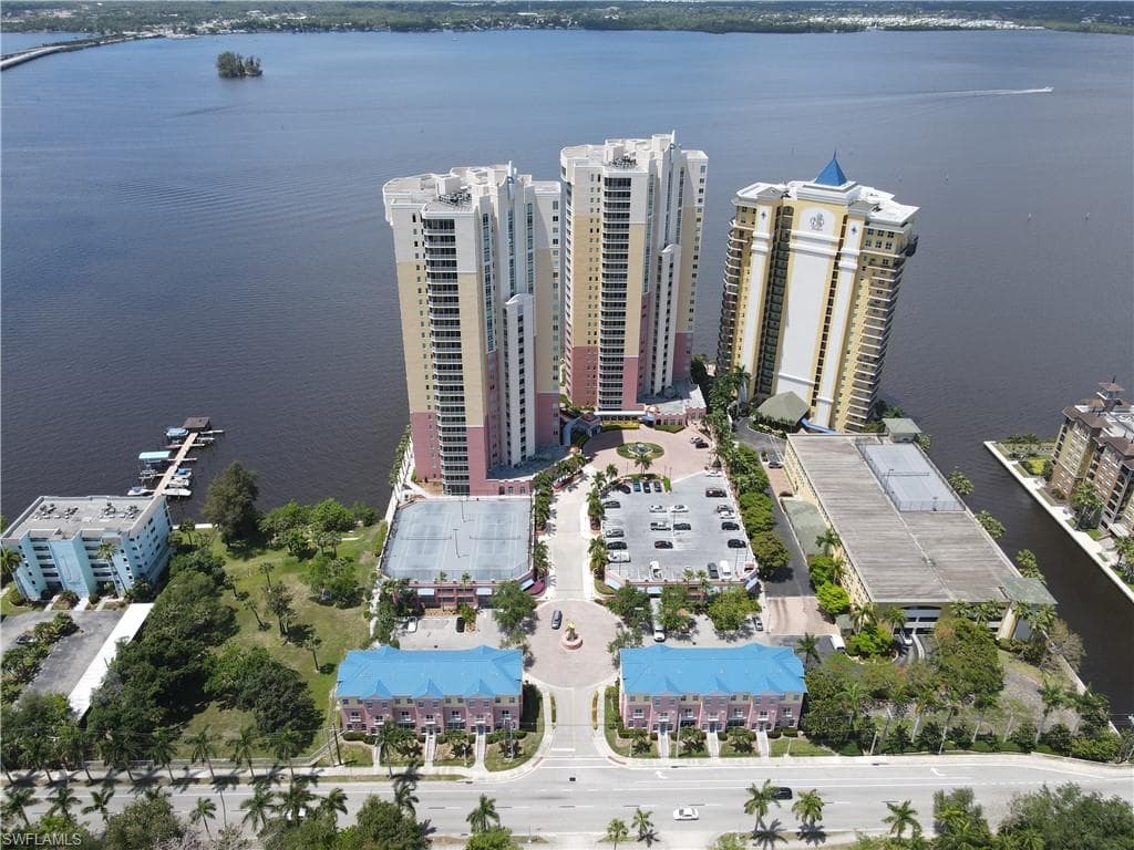 2743 1st ST 2403 FORT MYERS, FL 33916