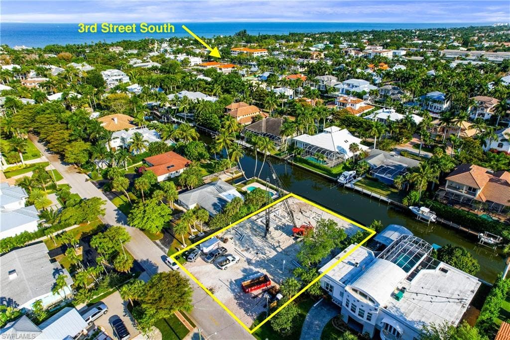 525 16th AVE S NAPLES, FL 34102