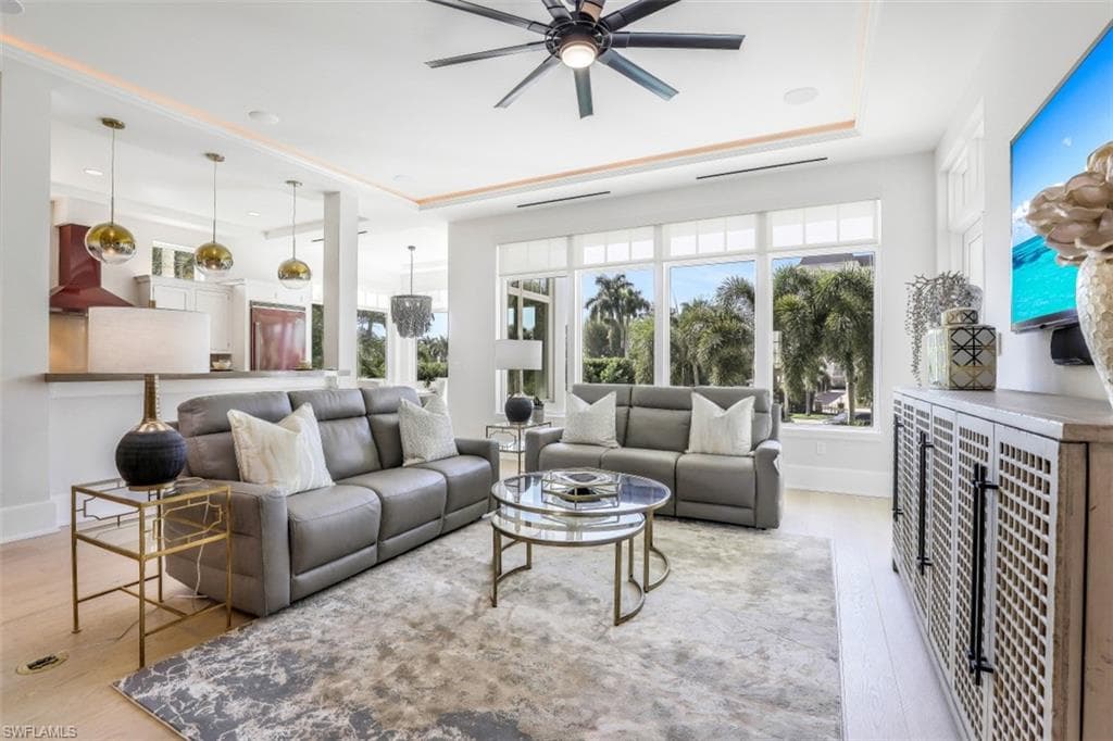 1724 Gulf Shore BLVD N NAPLES, FL 34102