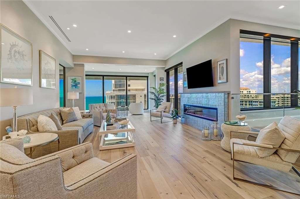 4301 Gulf Shore BLVD N PH-5 NAPLES, FL 34103
