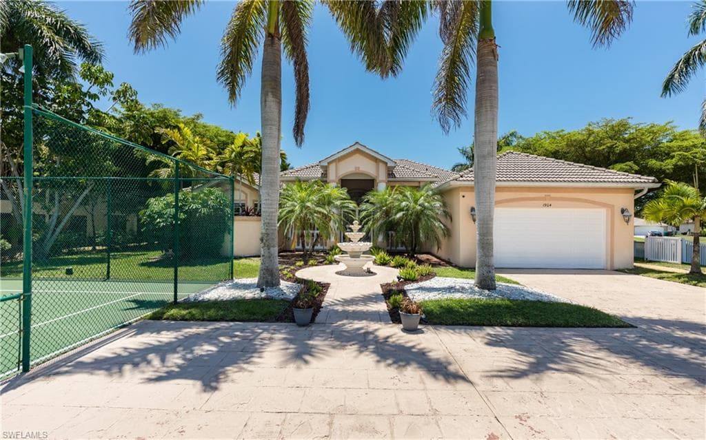 1904 Cape Coral PKY W CAPE CORAL, FL 33914