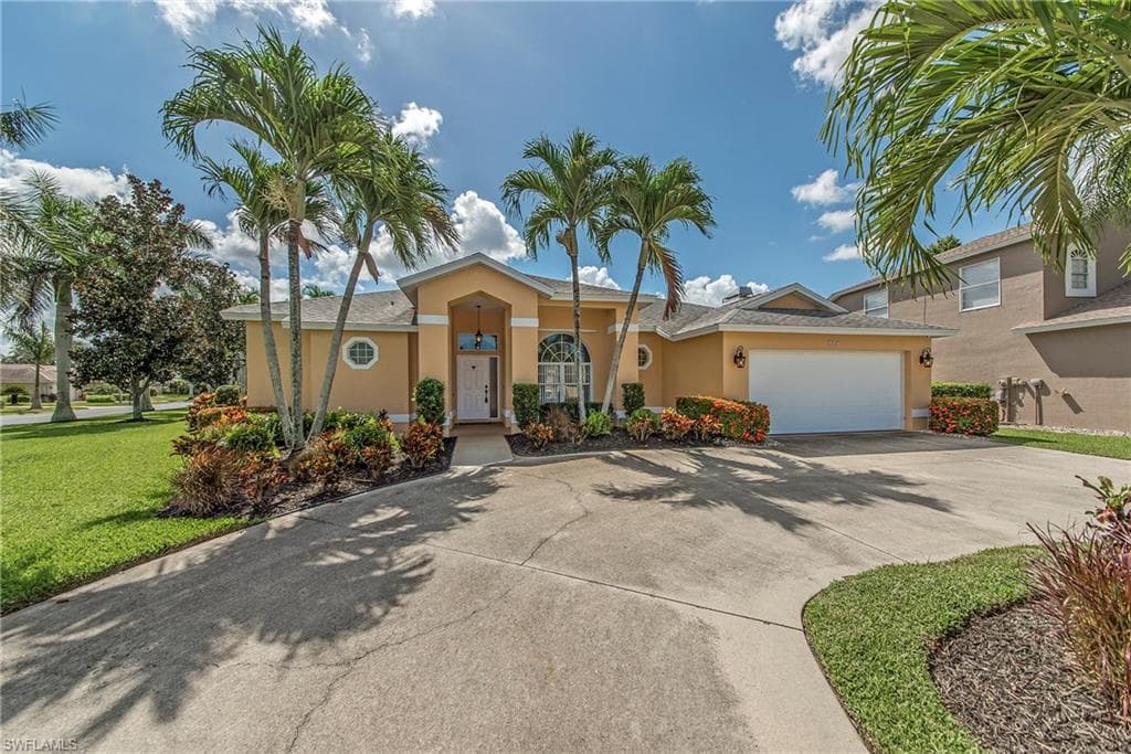 884 Briarwood BLVD NAPLES, FL 34104