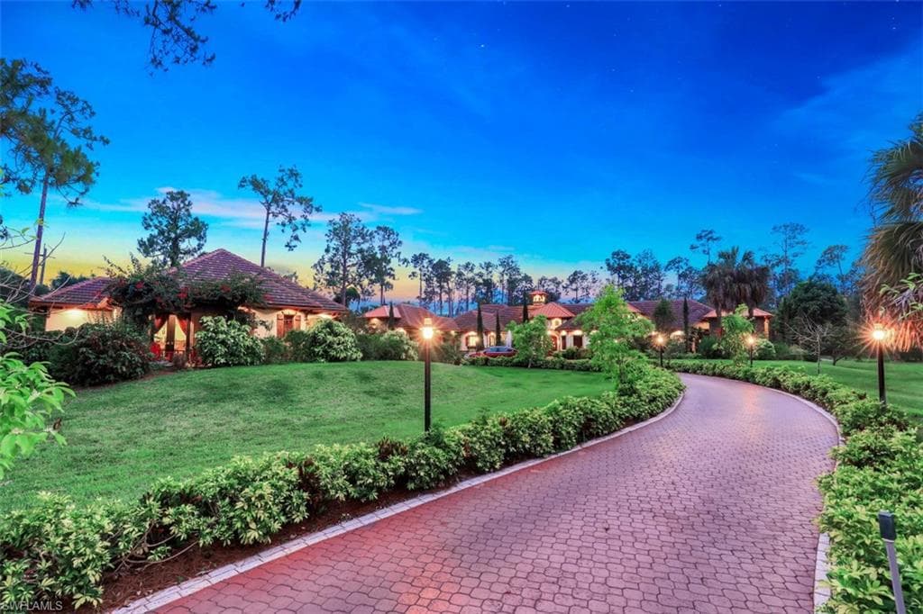 5610 Bur Oaks LN NAPLES, FL 34119