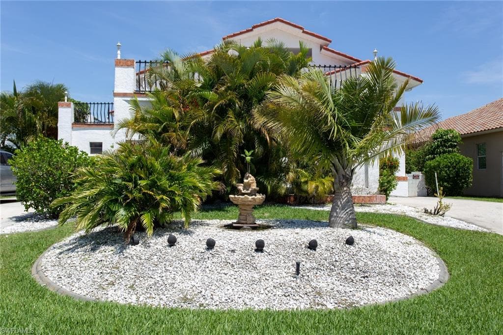 1758 Sandy CIR CAPE CORAL, FL 33904