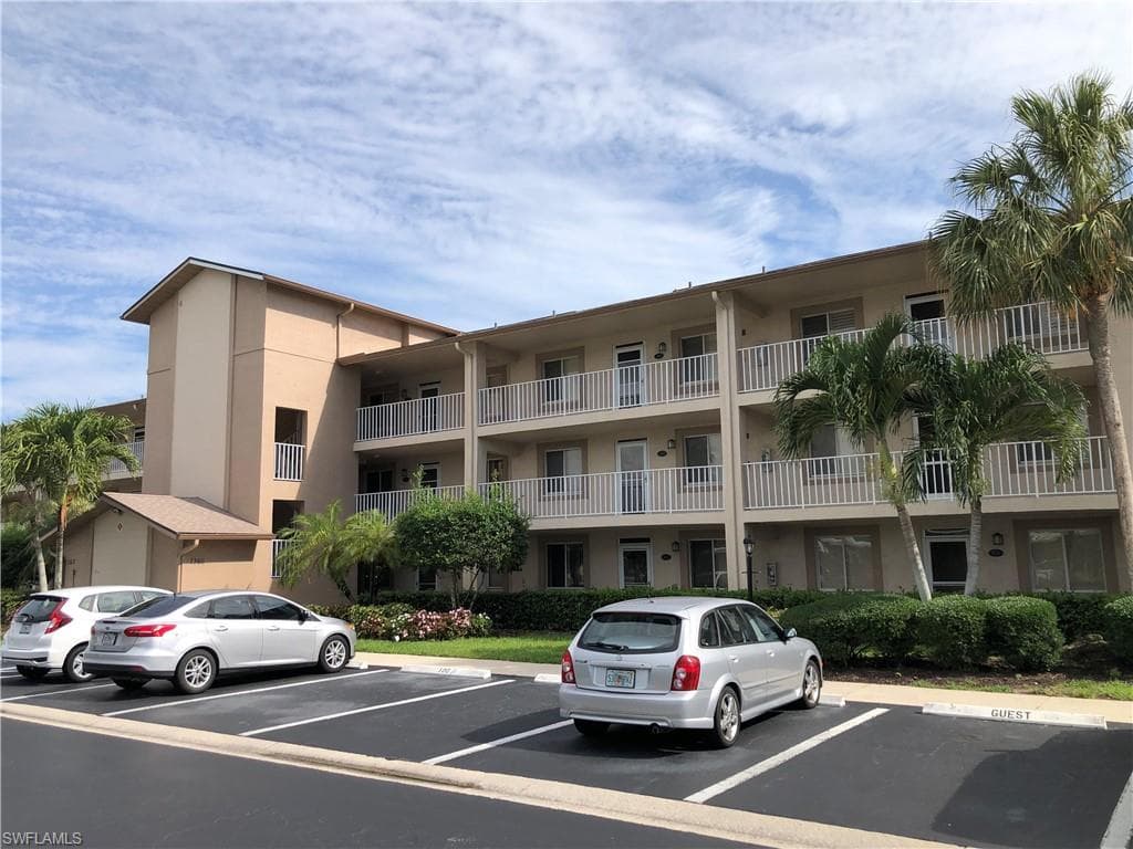 7360 Glenmoor LN 4208 NAPLES, FL 34104