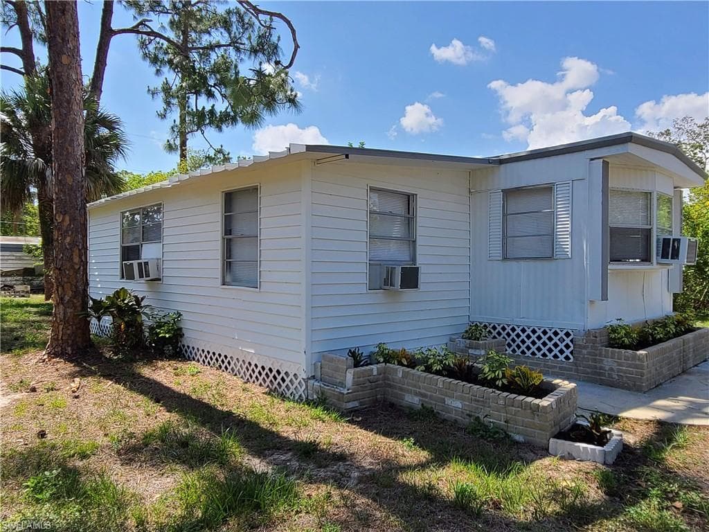 8356 Marx DR NORTH FORT MYERS, FL 33917