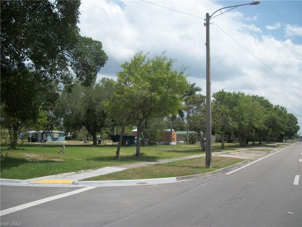 573 &51 Commercio ST CLEWISTON, FL 33440