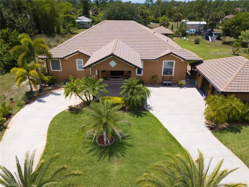 711 Prospect AVE LEHIGH ACRES, FL 33972