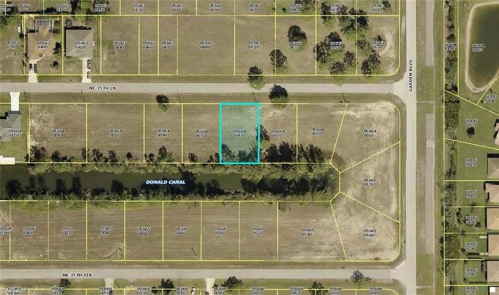 2318 NE 35th LN CAPE CORAL, FL 33909