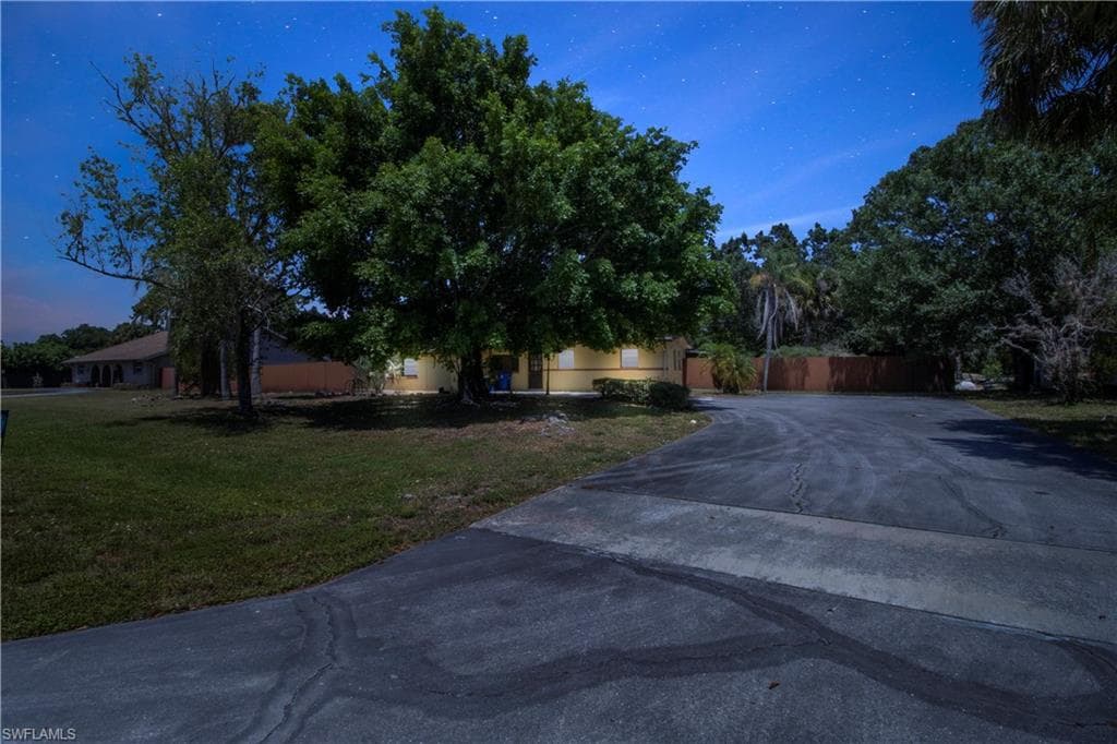 17180 E Lake DR NORTH FORT MYERS, FL 33917
