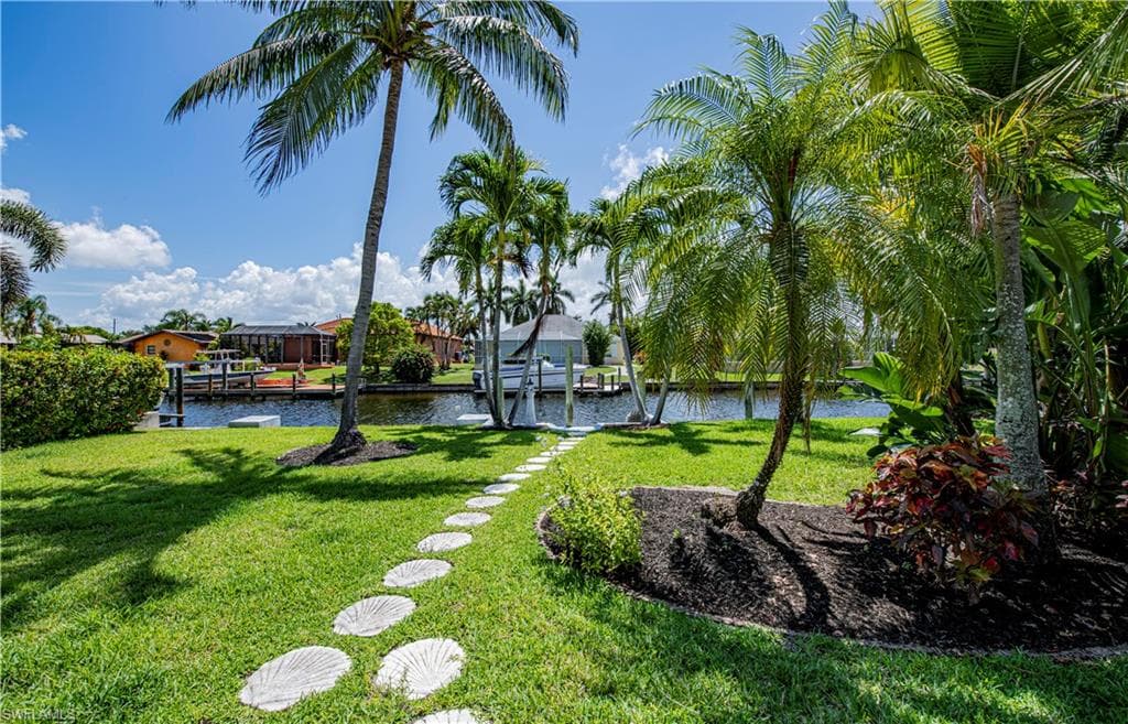 4915 SW 2nd AVE CAPE CORAL, FL 33914