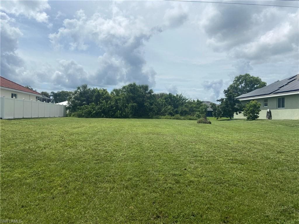 930 8th PL CAPE CORAL, FL 33991